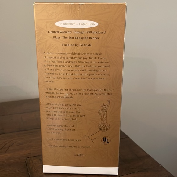 Vintage 1996 Statue of Liberty Hallmark Ornament - Picture 4 of 4